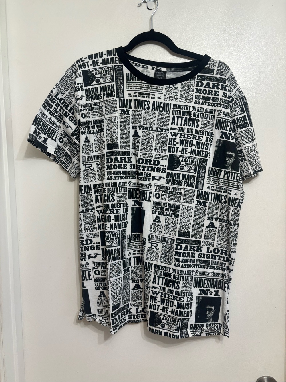 Harry Potter Black and White Newspaper Print Short Sleeve Tee